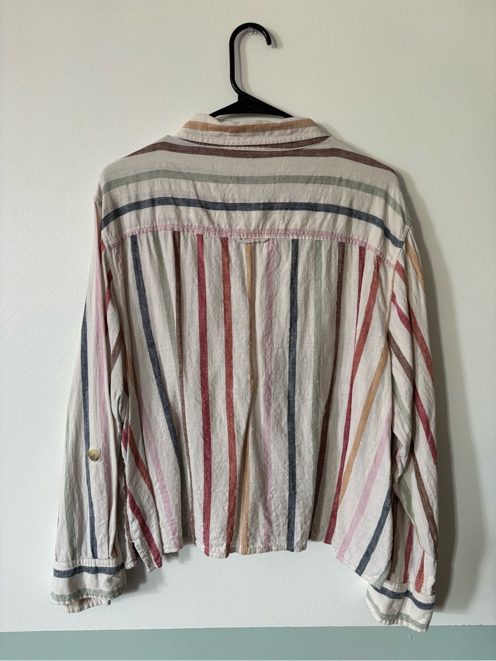 American Eagle Cropped Long Sleeve Button-Down in Rainbow Stripe XXL - Picture 4 of 6